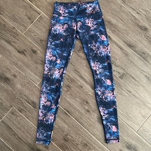 Lululemon Blue Pink Floral Wunder Under leggings